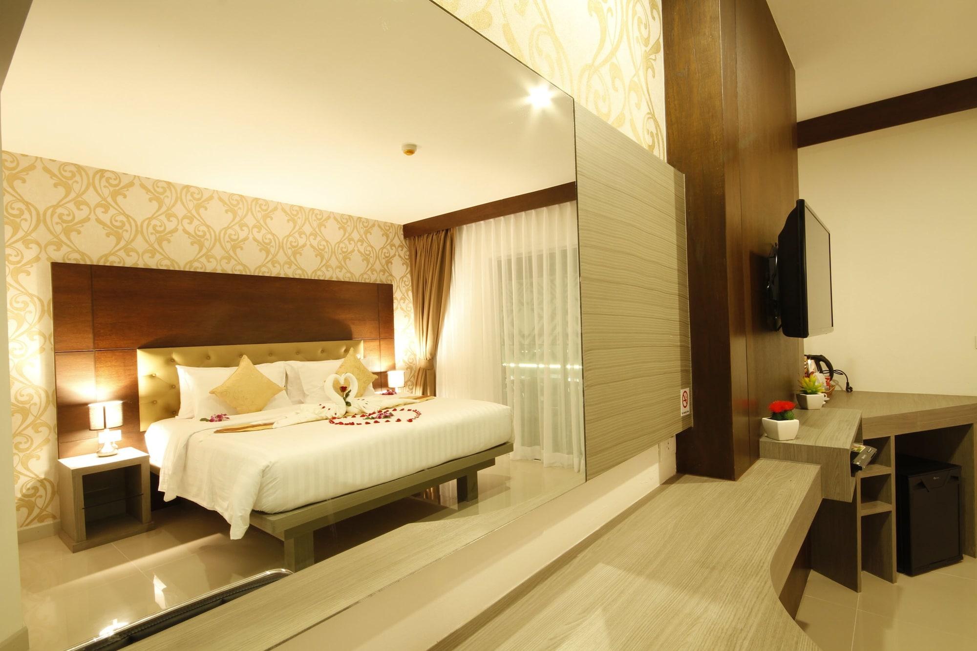 Hemingways Silk Hotel Patong Exterior foto