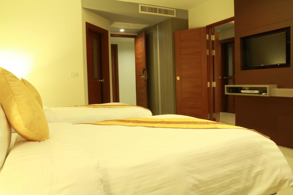 Hemingways Silk Hotel Patong Exterior foto