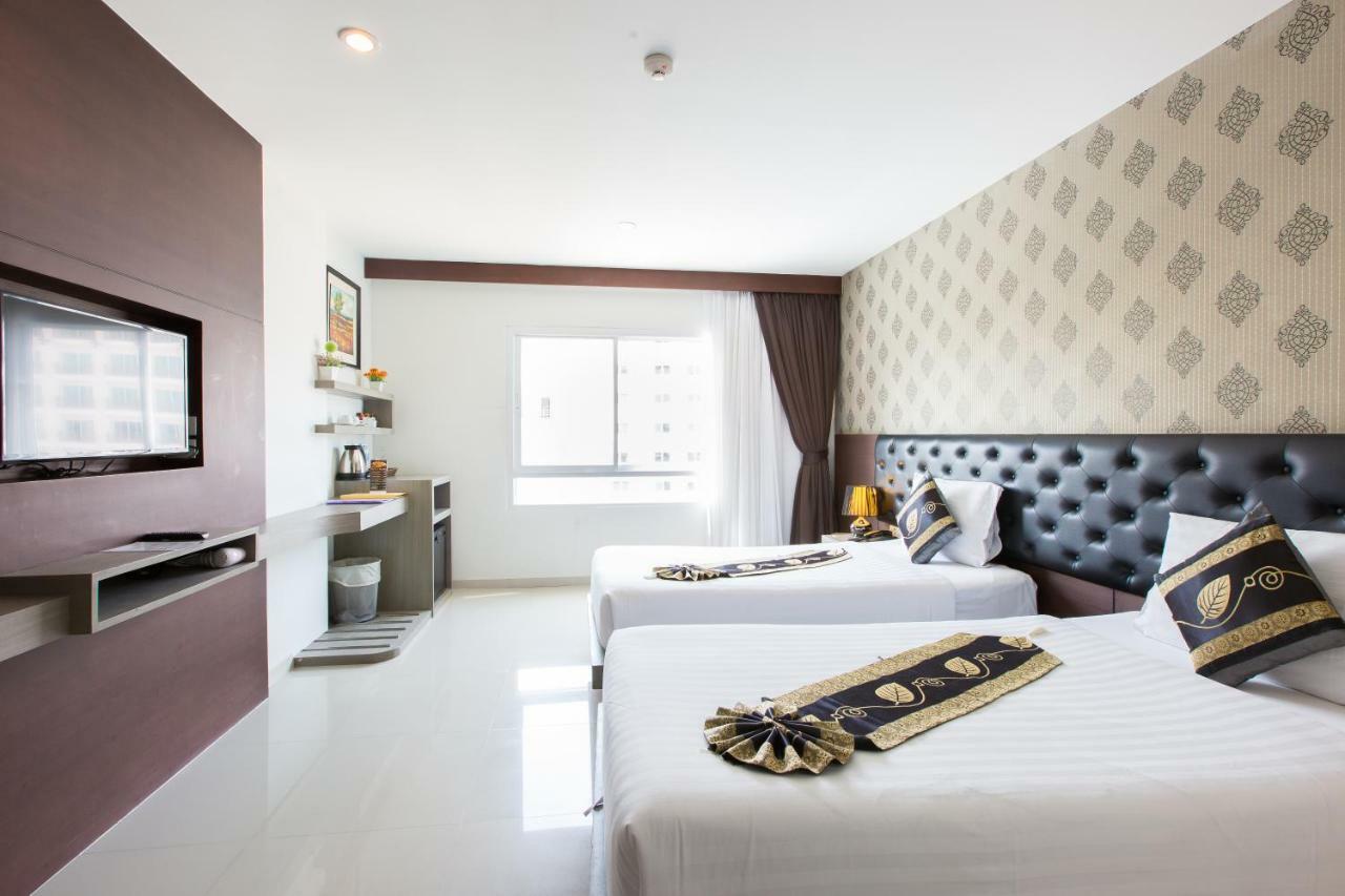 Hemingways Silk Hotel Patong Exterior foto