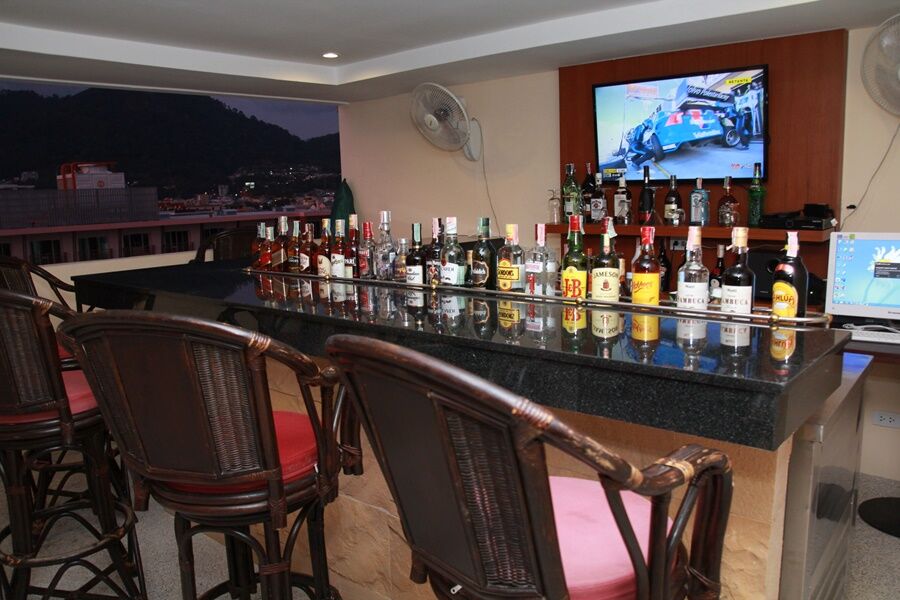 Hemingways Silk Hotel Patong Exterior foto