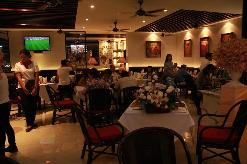 Hemingways Silk Hotel Patong Exterior foto